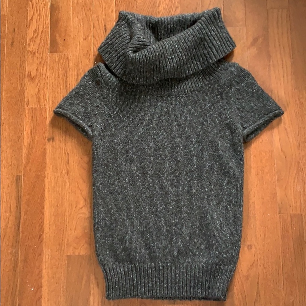 Knit turtle neck short sleeve sweater